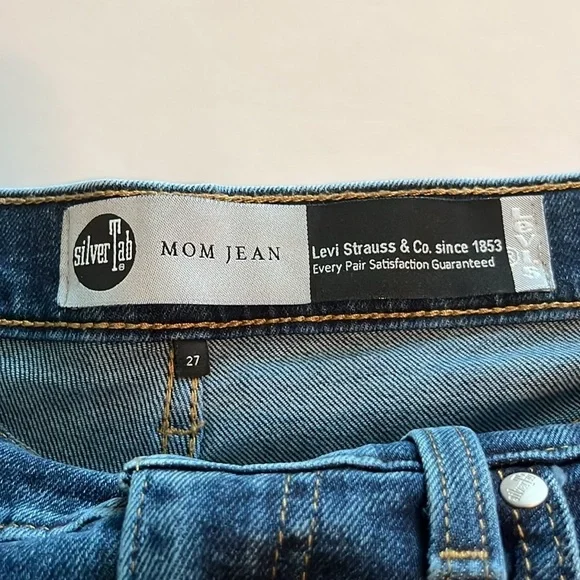 Levi’s Silver Tab Mom Jean Relaxed Fit High Rise Size 27 - Picture 10 of 16